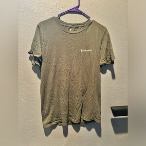 Columbia graphic shirt size medium